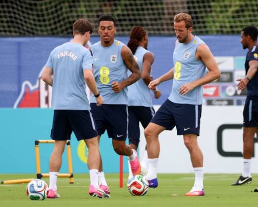 Morgan Rogers and Harry Kane during a training session England Team Training, 2026 FIFA World Cup, WM, Weltmeisterschaft, Fussball Football, Palm Beach Gardens, Palm Beach, Florida, USA - 09 Jun 2026Florida Florida Blue Training Centre United States of America EDITORIAL USE ONLY No use with unauthorised audio, video, data, fixture lists, club league logos or live services. Online in-match use limited to 120 images, no video emulation. No use in betting, games or single club league player publications. Copyright: xChrisxArjoon Shutterstockx 16918901ab
