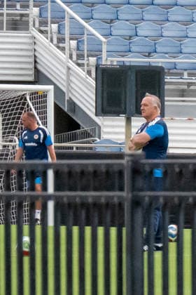 June 9, 2026, Boca Raton, Fl, USA: A CuraoÂßao coach watches over drills during a closed training session at FAU Stadium in Boca Raton, Florida, on Tuesday, as the team prepares for its first‘ever FIFA World Cup, WM, Weltmeisterschaft, Fussball appearance against Germany. Boca Raton USA - ZUMAc343 20260609_znp_c343_010 Copyright: xChrisxBeckettx