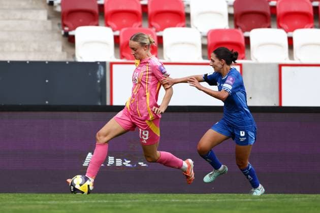 Lauren Davidson of Scotland Women Israel Women v Scotland Women, FIFA 2027 Women s World Cup Qualifying, Football, Bozsnik Arena, Budapest, Hungary - 09 Jun 2026Budapest Bozsnik Arena Hungary EDITORIAL USE ONLY No use with unauthorised audio, video, data, fixture lists, club league logos or live services. Online in-match use limited to 120 images, no video emulation. No use in betting, games or single club league player publications. Copyright: xNikolaxKrstic Shutterstockx 16911191an