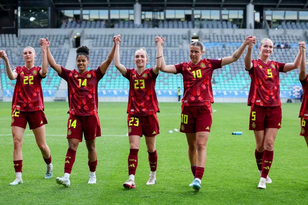 Jule Brand Germany , Shekiera Martinez Germany , Sophia KLeinherne Germany , Larissa Muehlhaus Germany and Camilla Kuever Germany cheer, FIFA Women s World Cup 2027 Qualifier, Slovenia v Germany, Stadion Stozice on June 09, 2026 in Ljubljana, Slovenia Photo by Marco Steinbrenner DeFodi Images Jule Brand Germany , Shekiera Martinez Germany , Sophia KLeinherne Germany , Larissa Muehlhaus Germany and Camilla Kuever Germany cheer, FIFA Women s World Cup 2027 Qualifier, Slovenia v Germany, Stadion Stozice, June 9, 2026 in Ljubljana, Slovenia Photo by Marco Steinbrenner DeFodi Images