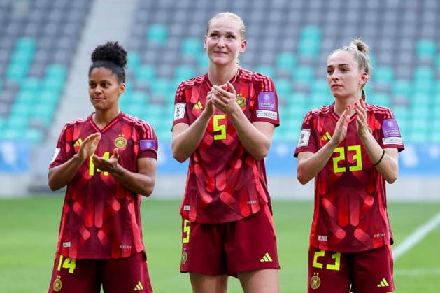Shekiera Martinez Germany , Camilla Kuever Germany and Sophia KLeinherne Germany cheer, FIFA Women s World Cup 2027 Qualifier, Slovenia v Germany, Stadion Stozice on June 09, 2026 in Ljubljana, Slovenia Photo by Marco Steinbrenner DeFodi Images Shekiera Martinez Germany , Camilla Kuever Germany and Sophia KLeinherne Germany cheer, FIFA Women s World Cup 2027 Qualifier, Slovenia v Germany, Stadion Stozice, June 9, 2026 in Ljubljana, Slovenia Photo by Marco Steinbrenner DeFodi Images