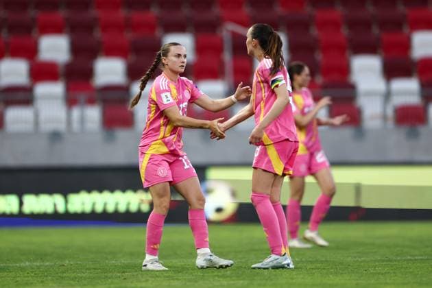 Kirsty Howart of Scotland Women high fives Caroline Weir of Scotland Women Israel Women v Scotland Women, FIFA 2027 Women s World Cup Qualifying, Football, Bozsnik Arena, Budapest, Hungary - 09 Jun 2026Budapest Bozsnik Arena Hungary EDITORIAL USE ONLY No use with unauthorised audio, video, data, fixture lists, club league logos or live services. Online in-match use limited to 120 images, no video emulation. No use in betting, games or single club league player publications. Copyright: xNikolaxKrstic Shutterstockx 16911191bk