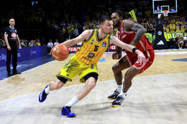 DEU, easyCredit BBL, ALBA vs Bamberg, 09 06 2026, Max Schmeling Halle, Berlin, DEU, easyCredit BBL, ALBA vs Bamberg, in the picture Martin Hermannsson ALBA Berlin 15 , Cobe Williams Bamberg 24 nordphotoxGmbHx xEngler nph00076