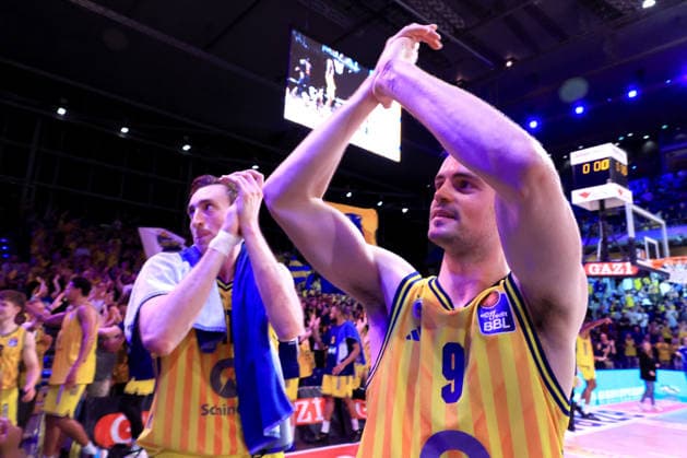 DEU, easyCredit BBL, ALBA vs Bamberg, 09 06 2026, Max Schmeling Halle, Berlin, DEU, easyCredit BBL, ALBA vs Bamberg, in the picture JONAS MATTISSECK ALBA Berlin 9 , Moses Wood ALBA Berlin 11 , ALBA Fans, Fanblock, nordphotoxGmbHx xEngler nph00076
