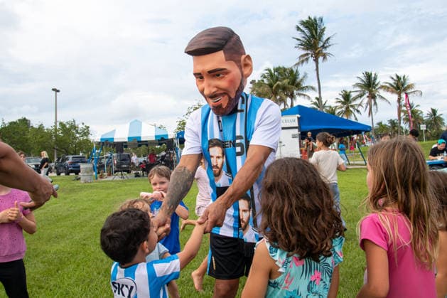 MIAMI, FL - JUNE 09: A person dressed to look like Lionel Messi wearing an Argentina national team, Nationalteam jersey interacts with event attendees on June 9, 2026 at Haulover Park, in Miami, FL. The Food Trucks Tuesdays event at Haulover Park is a weekly free admission community event featuring local food vendors, family-friendly activities, music, and kite flying. Recent events include Panini FIFA World Cup, WM, Weltmeisterschaft, Fussball 2026 Sticker trading, with a goal of helping collectors fill their albums. The performer dressed like Lionel Messi was introduced to attendees as a surprise guest visiting ahead of the 2026 FIFA World Cup. (Photo by Erica Denhoff Icon Sportswire) SOCCER: JUN 09 Food Trucks Tuesdays at Haulover Park EDITORIAL USE ONLY Icon260913