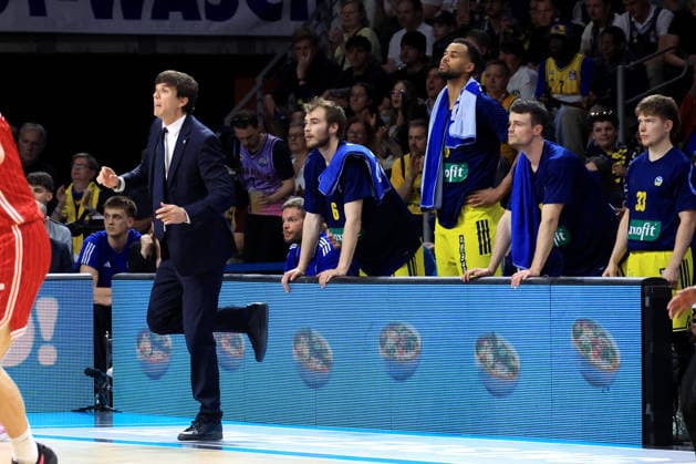DEU, easyCredit BBL, ALBA vs Bamberg, 09 06 2026, Max Schmeling Halle, Berlin, DEU, easyCredit BBL, ALBA vs Bamberg, in the picture CHIEF TRAINER Pedro Calles ALBA Berlin , ALBA players bench nordphotoxGmbHx xEngler nph00076