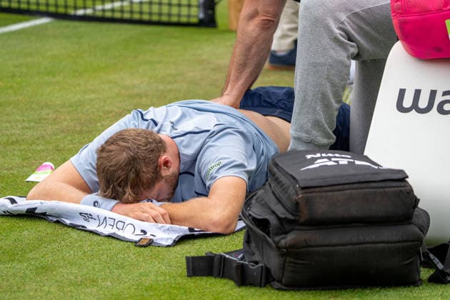 Yannick Hanfmann, Massage, Injury, Mattia Bellucci vs Yannick Hanfmann, Tennis, ATP Tournament, Boss Open, Center Court, Round of 16, 10 06 2026, Mattia Bellucci vs Yannick Hanfmann, Tennis, ATP Tournament, Boss Open, Center Court, Round of 16, 10 06 2026, Stuttgart Copyright: xEibner-Pressefoto EdwardxCheungx EP_ECG