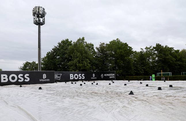 BAU 10 06 2026, Germany, Stuttgart, tennis, BOSS Open 2026, rain, rain feature, feature, empty courts, grass cover, cover, overview, person with umbrella, umbrella