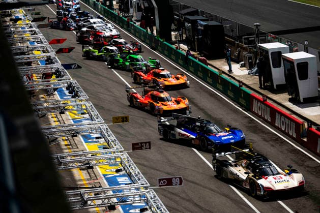 24 HEURES DU MANS 2026 - FREE PRACTICE AND QUALIFIYING SESSION 101 TAYLOR Ricky (usa), TAYLOR Jordan (usa), ALBUQUERQUE Filipe (prt), Cadillac WTR, Cadillac V-Series.R 101, Hypercar, 17 LOTTERER Andrà (ger), DERANI Pipo (bra), JAUBERT Mathys (fra), Genesis Magma Racing, Genesis GMR-001 17, Hypercar, 19 JAMINET Mathieu (fra), CHATIN Paul-Loup (fra), JUNCADELLA Daniel (esp), Genesis Magma Racing, Genesis GMR-001 19, Hypercar, during the Free Practice and Qualifying session of the 24 Hours of Le Mans 2026, 3rd round of the 2026 FIA World Endurance Championship, from June 10 to 11, 2026 on the Circuit des 24 Heures du Mans in Le Mans, France - Le MansFrance Copyright: xCharlyxLopezx
