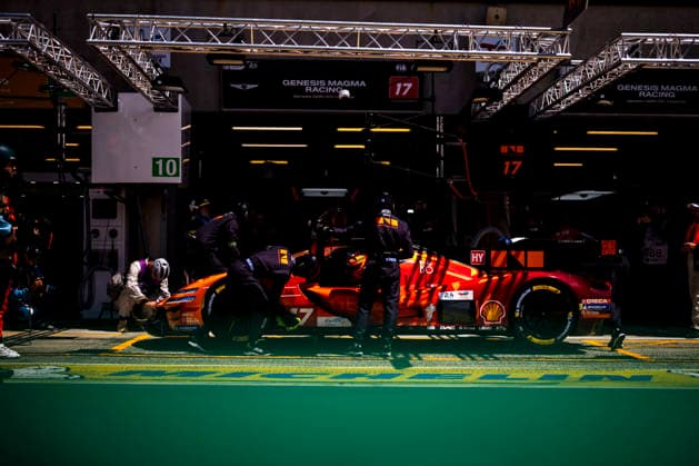 24 HEURES DU MANS 2026 - FREE PRACTICE AND QUALIFIYING SESSION 17 LOTTERER Andrà (ger), DERANI Pipo (bra), JAUBERT Mathys (fra), Genesis Magma Racing, Genesis GMR-001 17, Hypercar, pitstop, arrêt aux stands during the Free Practice and Qualifying session of the 24 Hours of Le Mans 2026, 3rd round of the 2026 FIA World Endurance Championship, from June 10 to 11, 2026 on the Circuit des 24 Heures du Mans in Le Mans, France - Le MansFrance Copyright: xCharlyxLopezx