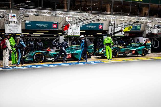 24 HEURES DU MANS 2026 - FREE PRACTICE AND QUALIFIYING SESSION 009 RIBERAS Alex (esp), SORENSEN Marco (dnk), DE ANGELIS Roman (can), Aston Martin THOR Team, Aston Martin Valkyrie 009, Hypercar, 007 TINCKNELL Harry (gbr), GAMBLE Tom (gbr), GUNN Ross (gbr), Aston Martin THOR Team, Aston Martin Valkyrie 007, Hypercar, pitlane, pitstop, arrêt aux stands during the Free Practice and Qualifying session of the 24 Hours of Le Mans 2026, 3rd round of the 2026 FIA World Endurance Championship, from June 10 to 11, 2026 on the Circuit des 24 Heures du Mans in Le Mans, France - Le MansFrance Copyright: xCharlyxLopezx
