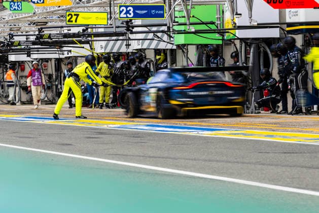 24 HEURES DU MANS 2026 - FREE PRACTICE AND QUALIFIYING SESSION 27 JAMES Ian (usa), ROBICHON Zacharie (can), DRUDI Mattia (ita), Heart of Racing Team, Aston Martin Vantage AMR LMGT3 27, LM GT3, pitstop, arrêt aux stands during the Free Practice and Qualifying session of the 24 Hours of Le Mans 2026, 3rd round of the 2026 FIA World Endurance Championship, from June 10 to 11, 2026 on the Circuit des 24 Heures du Mans in Le Mans, France - Le MansFrance Copyright: xCharlyxLopezx