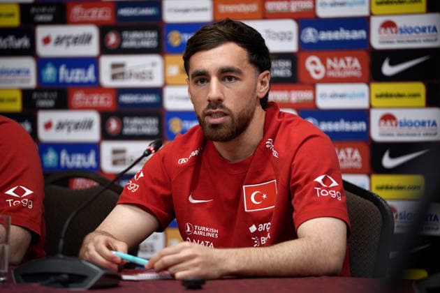 Fußball, FIFA WM 2026, Nationalteam Türkei, Pressekonferenz Turkish National Football Team players hold press conference, PK, Pressekonferenz in Arizona MESA, ARIZONA, UNITED STATES - JUNE 10: Orkun Kokcu and Kerem Akturkoglu (not seen) of the Turkish National Football Team attend a press conference at their team hotel ahead of their upcoming opening match against Australia in Group D of the 2026 FIFA World Cup, WM, Weltmeisterschaft, Fussball in Mesa, Arizona, United States, on June 10, 2026. Tayfun Coskun Anadolu Arizona United States. Editorial use only. Please get in touch for any other usage. Copyright: x2026xAnadoluxTayfunxCoskunx