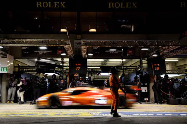 Motorsport, 24 Stunden von Le Mans, Training und Qualifikation #2 24 HEURES DU MANS 2026 - FREE PRACTICE AND QUALIFIYING SESSION 17 LOTTERER Andrà (ger), DERANI Pipo (bra), JAUBERT Mathys (fra), Genesis Magma Racing, Genesis GMR-001 17, Hypercar, 19 JAMINET Mathieu (fra), CHATIN Paul-Loup (fra), JUNCADELLA Daniel (esp), Genesis Magma Racing, Genesis GMR-001 19, Hypercar, pitstop, arrêt aux stands during the Free Practice and Qualifying session of the 24 Hours of Le Mans 2026, 3rd round of the 2026 FIA World Endurance Championship, from June 10 to 11, 2026 on the Circuit des 24 Heures du Mans in Le Mans, France - Le MansFrance Copyright: xFREDERICxLExFLOCxHx