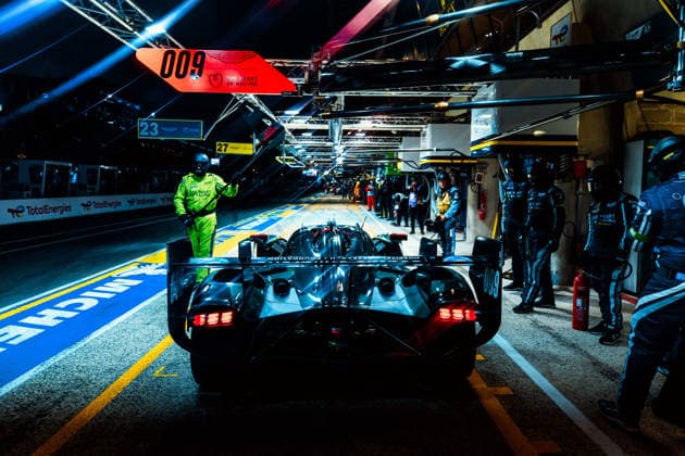 Motorsport, 24 Stunden von Le Mans, Training und Qualifikation #2 24 HEURES DU MANS 2026 - FREE PRACTICE AND QUALIFIYING SESSION 009 RIBERAS Alex (esp), SORENSEN Marco (dnk), DE ANGELIS Roman (can), Aston Martin THOR Team, Aston Martin Valkyrie 009, Hypercar, action during the Free Practice and Qualifying session of the 24 Hours of Le Mans 2026, 3rd round of the 2026 FIA World Endurance Championship, from June 10 to 11, 2026 on the Circuit des 24 Heures du Mans in Le Mans, France - Copyright: xAndreaxLorenzinax