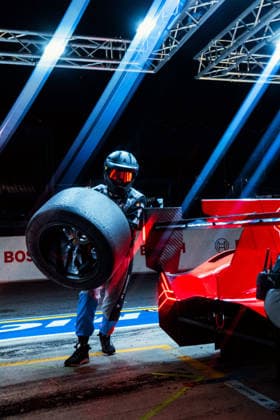 Motorsport, 24 Stunden von Le Mans, Training und Qualifikation #2 24 HEURES DU MANS 2026 - FREE PRACTICE AND QUALIFIYING SESSION 20 FRIJNS Robin (nld), RAST Renà (ger), VAN DER LINDE Sheldon (zaf), BMW M Team WRT, BMW M Hybrid V8 20, Hypercar, action during the Free Practice and Qualifying session of the 24 Hours of Le Mans 2026, 3rd round of the 2026 FIA World Endurance Championship, from June 10 to 11, 2026 on the Circuit des 24 Heures du Mans in Le Mans, France - Copyright: xAndreaxLorenzinax