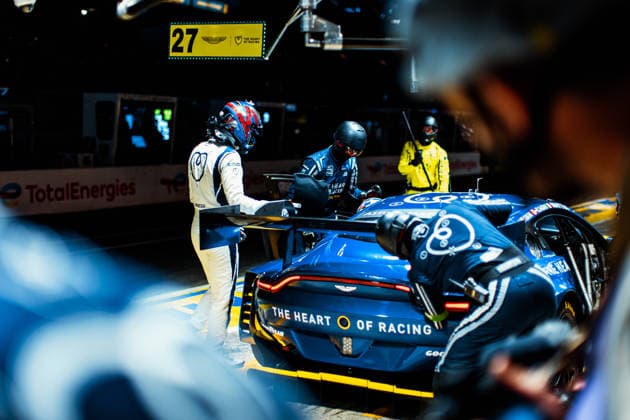 Motorsport, 24 Stunden von Le Mans, Training und Qualifikation #2 24 HEURES DU MANS 2026 - FREE PRACTICE AND QUALIFIYING SESSION 27 JAMES Ian (usa), ROBICHON Zacharie (can), DRUDI Mattia (ita), Heart of Racing Team, Aston Martin Vantage AMR LMGT3 27, LM GT3, action, pitstop, arrêt aux stands during the Free Practice and Qualifying session of the 24 Hours of Le Mans 2026, 3rd round of the 2026 FIA World Endurance Championship, from June 10 to 11, 2026 on the Circuit des 24 Heures du Mans in Le Mans, France - Copyright: xAndreaxLorenzinax