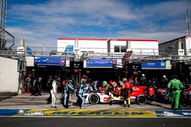 24 HEURES DU MANS 2026 - FREE PRACTICE AND QUALIFIYING SESSION 20 FRIJNS Robin (nld), RAST Renà (ger), VAN DER LINDE Sheldon (zaf), BMW M Team WRT, BMW M Hybrid V8 20, Hypercar, pitstop, arrêt aux stands, during the Free Practice and Qualifying session of the 24 Hours of Le Mans 2026, 3rd round of the 2026 FIA World Endurance Championship, from June 10 to 11, 2026 on the Circuit des 24 Heures du Mans in Le Mans, France - Le MansFrance Copyright: xFREDERICxLExFLOCxHx