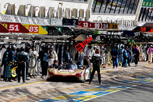 24 HEURES DU MANS 2026 - FREE PRACTICE AND QUALIFIYING SESSION 12 DELETRAZ Louis (swi), STEVENS Will (gbr), NATO Norman (fra), Cadillac Hertz Team Jota, Cadillac V-Series.R 12, Hypercar, pitstop, arrêt aux stands, during the Free Practice and Qualifying session of the 24 Hours of Le Mans 2026, 3rd round of the 2026 FIA World Endurance Championship, from June 10 to 11, 2026 on the Circuit des 24 Heures du Mans in Le Mans, France - Le MansFrance Copyright: xFREDERICxLExFLOCxHx