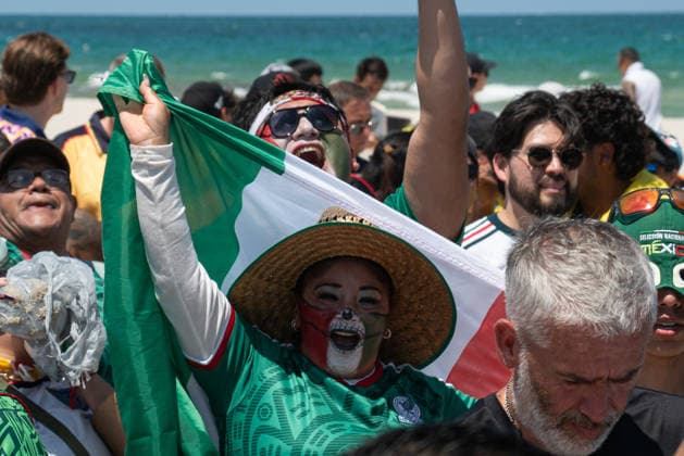 Miami Beach hosts free public kickoff watch party for FIFA World MIAMI BEACH, FLORIDA, UNITED STATES - JUNE 11: Mexican fans, with their faces painted in the colors of the flag, celebrate on the beach during the live broadcast of the opening ceremony of the 2026 FIFA World Cup, WM, Weltmeisterschaft, Fussball and the opening match between Mexico and South Africa on giant screens located along the boardwalk in Miami Beach, Florida, on June 11, 2026. Jesus Olarte Anadolu Miami United States. Editorial use only. Please get in touch for any other usage. Copyright: x2026xAnadoluxJesusxOlartex
