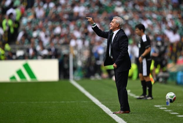 260612 -- MEXICO CITY, June 12, 2026 -- Javeir Aguirre, head coach of Mexico, gestures during the group A match between Mexico and South Africa at the 2026 FIFA World Cup, WM, Weltmeisterschaft, Fussball at Mexico City Stadium in Mexico City, Mexico, June 11, 2026. SPMEXICO-MEXICO CITY-FOOTBALL-FIFA WORLD CUP-GROUP A-MEX VS RSA WuxWei (SP)MEXICO-MEXICO CITY-FOOTBALL-FIFA WORLD CUP-GROUP A-MEX VS RSA IMAGO WuxWei imago images 0858942111