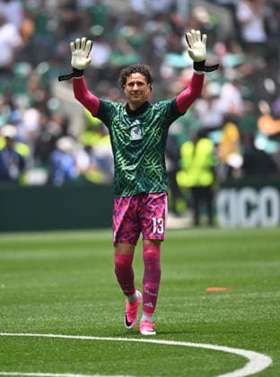 (260612) -- MEXICO CITY, June 12, 2026 -- Guillermo Ochoa, goalkeeper of Mexico, waves before the group A match between Mexico and South Africa at the 2026 FIFA World Cup, WM, Weltmeisterschaft, Fussball at Mexico City Stadium in Mexico City, Mexico, June 11, 2026. ) (SP)MEXICO-MEXICO CITY-FOOTBALL-FIFA WORLD CUP-GROUP A-MEX VS RSA WuxWei