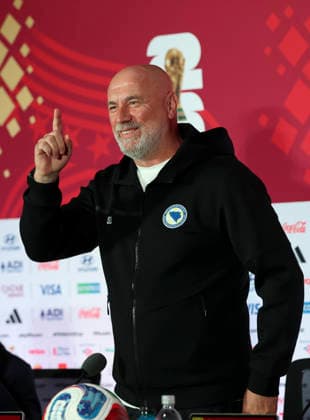 (260612) -- TORONTO, June 12, 2026 -- Sergej Barbarez, head coach of Bosnia and Herzegovina attends a press conference, PK, Pressekonferenz ahead of the group stage match between Canada and Bosnia and Herzegovina at the FIFA World Cup, WM, Weltmeisterschaft, Fussball 2026 in Toronto, Canada, June 11, 2026. (Photo by Xinhua) (SP)CANADA-TORONTO-FOOTBALL-FIFA WORLD CUP-PRESS CONFERENCE-CAN VS BIH ZouxZheng