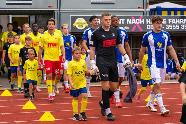 Team entrance, German soccer, Regionalliga Nord, 2026–27 season, Matchday 5, August 26, 2026, SV Atlas Delmenhorst vs. BSV Kickers Emden, Stadion an der Düsternortstraße, Delmenhorst, Lower Saxony Copyright: xLeonxFrickx