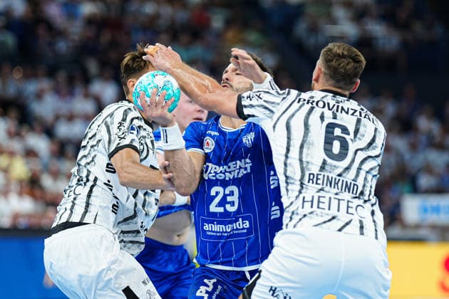 Julian Köster, THW Kiel, 07, Tim Suton, TBV Lemgo Lippe, 23, Harald Reinkind, THW Kiel, 06 GER, THW Kiel vs. TBV Lemgo Lippe, Handball, Bundesliga 1, Matchday 1, 2026–2027 Season, August 27, 2026 GER, THW Kiel vs. TBV Lemgo Lippe, Handball, 1st Bundesliga, Matchday 1, 2026–2027 season, August 27, 2026 Kiel Copyright: xEibner-Pressefoto MarcelxvonxFehrnx EP_MFN