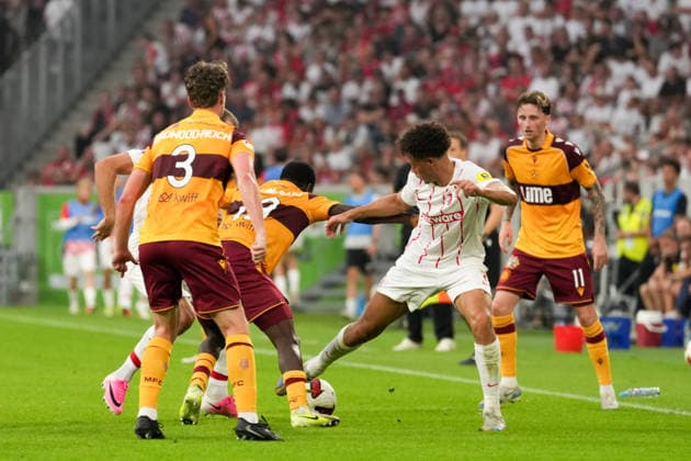 UEFA Conference League Qualifier: SC Freiburg vs. FC Motherwell, August 27, 2026: A battle for the ball between Max Rosenfelder (SC Freiburg, 37), Tawanda Maswanhise (FC Motherwell, 18), and Derry Scherhant (SC Freiburg, 7). UEFA Conference League Qualifier: SC Freiburg vs. FC Motherwell, Europa-Park Stadium, August 27, 2026 Copyright: xBEAUTIFULxSPORTS Boscox