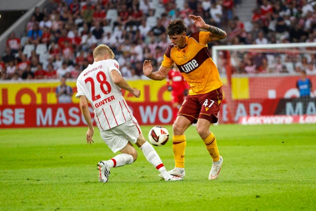 Matthias Ginter of SC Freiburg, 28, and Seb Palmer Houlden of Motherwell FC, 47, in a tackle; Germany, soccer, UEFA Conference League, playoffs, 2026–2027, SC Freiburg vs. Motherwell FC, August 27, 2026, Freiburg im Breisgau, Europa-Park Stadium, Germany Copyright: xGrantxHubbsx
