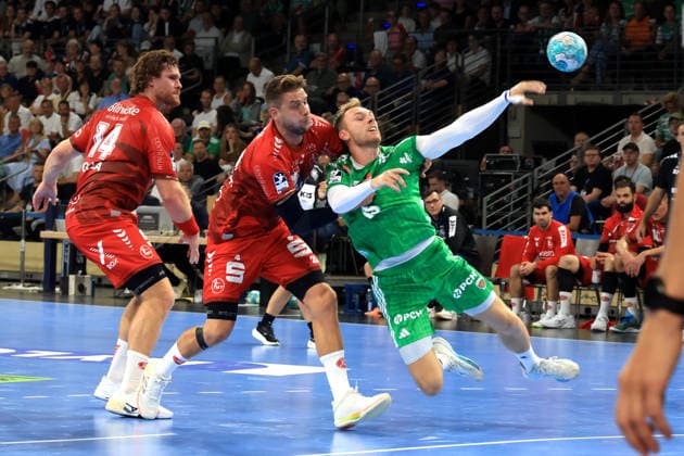 August 27, 2026, GER Germany, Handball, 1st Bundesliga, August 27, 2026, 2026–2027 season, Berlin, Fuechse Berlin vs. Melsungen, Mathias Gidsel (Fuechse Berlin) 19, Olle Forsell Schefvert (MT Melsungen) 25, Ben Beekmann (MT Melsungen) 14, Max Schmeling Hall, Berlin, Germany Copyright: xNordphotox xEnglerx