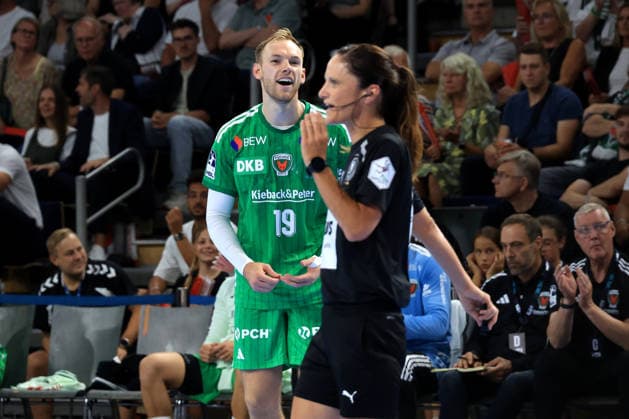 August 27, 2026, GER Germany, Handball, 1st Bundesliga, August 27, 2026, 2026–2027 season, Berlin, Fuechse Berlin vs. Melsungen; Mathias Gidsel (Fuechse Berlin 19) laughs at the referee; Max Schmeling Hall, Berlin, Germany Copyright: xNordphotox xEnglerx