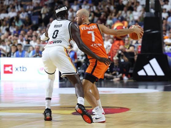 Isaac Bonga (Germany Men s 00), Marijn Ververs (Netherlands Men s 07), Germany vs. Netherlands, Basketball, DBB, FIBA Basketball World Cup 2027, European Qualifiers, August 27, 2026, Germany vs. Netherlands, Basketball, DBB, FIBA Basketball World Cup 2027, European Qualifiers, August 27, 2026, Cologne Copyright: xEibner-Pressefotox xThomasxStoeckerx EP_TSR