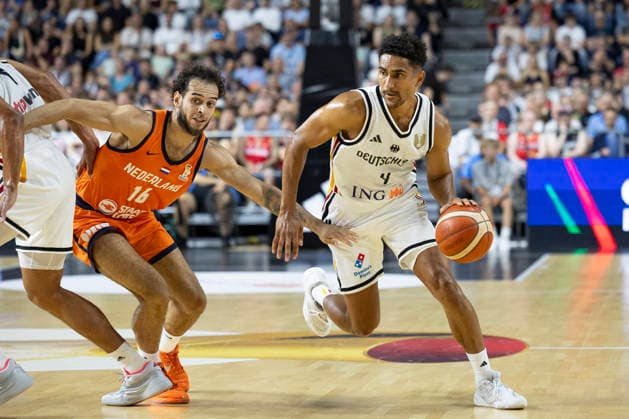 Maodo LO (GER), 4, on the ball in a one-on-one matchup against Troy KOEHLER (NED), 16, left, action, international basketball game, World Cup qualifier, Germany (GER) vs. the Netherlands (NED), final score 99–83, FIBA Basketball World Cup European Qualifiers, 2nd Round, Group K, on August 27, 2026, at the Lanxess Arena in Cologne Â