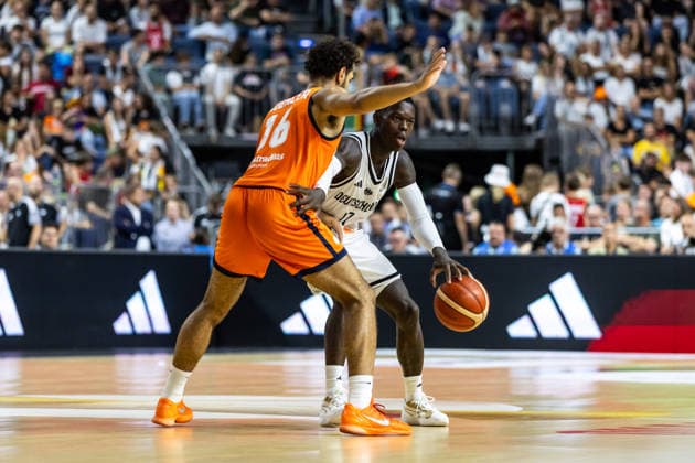 August 27, 2026, GER, FIBA 2027 Basketball World Cup, European Qualifiers, Cologne, Germany vs. Turkey; Dennis Schröder (Germany), No. 17, in a one-on-one matchup against Troy Koehler (Netherlands), No. 16; Cologne, LANXESS Arena, North Rhine-Westphalia, Germany