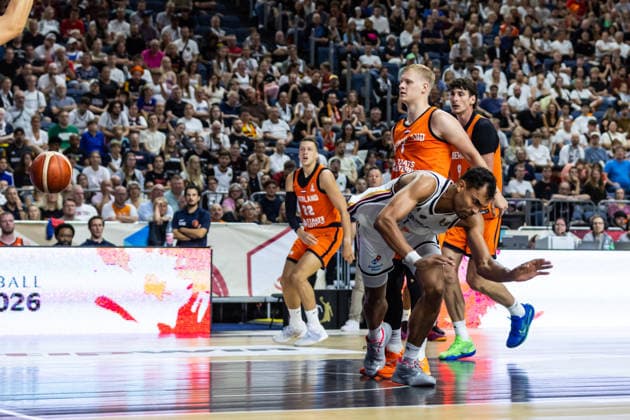 August 27, 2026, GER, FIBA 2027 Basketball World Cup, European Qualifiers, Cologne, Germany vs. Turkey; Oscar Da Silva (Germany) 1 in a one-on-one matchup against Keye van der Vuurst (Netherlands), 1, Cologne, LANXESS Arena, North Rhine-Westphalia, Germany