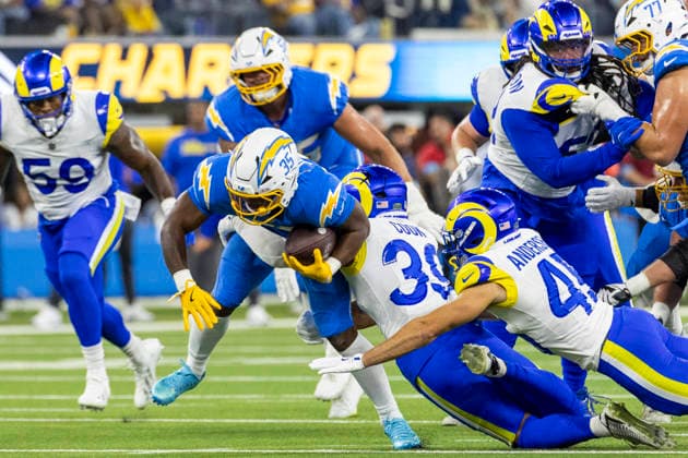 August 27, 2026, Inglewood, California, USA: Los Angeles Chargers Running Back Amar Johnson (35) runs the ball fighting off pressure from Los Angeles Rams Safeties Alex Cook (39) and Nick Andersen (45) during an NFL, American Football Herren, USA football preseason game, in Inglewood, Calif. on Thursday August 27, 2026. NHL, Eishockey Herren, USA 2026: LA Rams 20:18 LA Chargers - ZUMAc68_ 20260827_zaf_c68_035 Copyright: xRingoxChiux