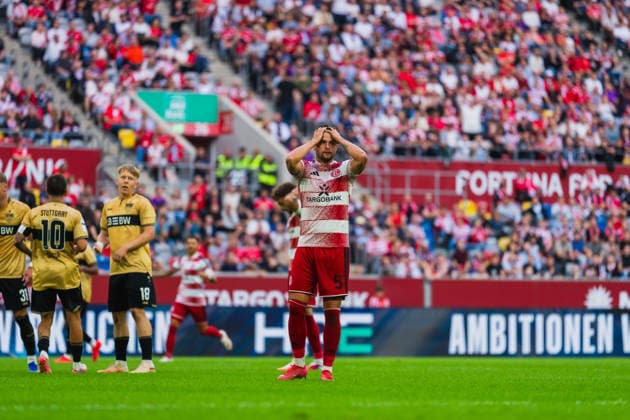 Yassine Bouchama of Fortuna Düsseldorf (No. 05) holds his head after taking a shot on goal. Fortuna Düsseldorf vs. VFB Stuttgart II, Soccer, 3. Liga, Matchday 3, 2026–27 Season, August 28, 2026, DFL regulations prohibit any use of photographs as image sequences and or quasi-video. Fortuna Düsseldorf vs. VFB Stuttgart II, soccer, 3. Liga, Matchday 3, 2026–27 season, August 28, 2026, Düsseldorf Copyright: xEibner-Pressefoto LukasxBaldygax EP_LBA