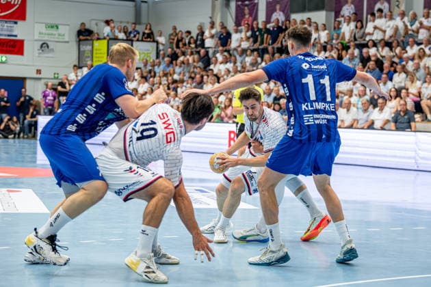 2 HBL TV Hüttenberg vs. TV Großwallstadt, August 28, 2026 David Kuntscher (TV Hüttenberg), 97, Vit Reichl TV Hüttenberg, 19, Patrick Gempp TV Großwallstadt, 7, Ole Klimpke TV Großwallstadt, 11 2 HBL TV Hüttenberg vs. TV Großwallstadt Hüttenberg, August 28, 2026 Copyright: xBEAUTIFULxSPORTS Roeczeyx