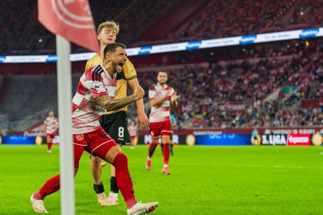 Yanik Spalt of VFB Stuttgart II, No. 8, looks frustrated, while Matthias Zimmermann of Fortuna Düsseldorf, No. 25, celebrates after winning a tackle in the match between Fortuna Düsseldorf and VFB Stuttgart II, soccer, 3. Liga, Matchday 03, 2026–27 season, August 28, 2026, DFL regulations prohibit any use of photographs as image sequences and or quasi-video; Fortuna Düsseldorf vs. VFB Stuttgart II, Soccer, 3rd Division, Matchday 3, 2026–27 season, August 28, 2026, Düsseldorf Copyright: xEibner-Pressefoto LukasxBaldygax EP_LBA