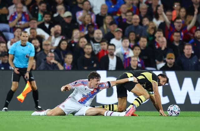 Jorgen Strand Larsen of Crystal Palace competes for the ball with Ruben Dias of Manchester City Crystal Palace v Manchester City, Premier League Football, Football, Selhurst Park, London, UK - 28 Aug 2026London Selhurst Park United Kingdom EDITORIAL USE ONLY No use with unauthorised audio, video, data, fixture lists, club league logos or live services. Online in-match use limited to 120 images, no video emulation. No use in betting, games or single club league player publications. Copyright: xMichaelxZemanek Shutterstockx 17118951cf