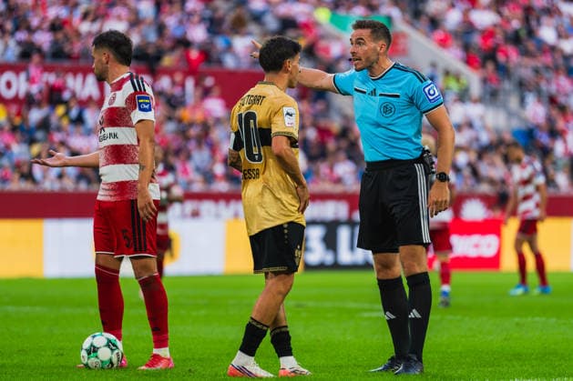 Yassine Bouchama (Fortuna Düsseldorf), 05, and Nicolas Sessa (VFB Stuttgart II), 10, are cautioned by referee Tom Bauer during the Fortuna Düsseldorf vs. VFB Stuttgart II match, soccer, 3. Liga, Matchday 03, 2026–27 Season, August 28, 2026, DFL regulations prohibit any use of photographs as image sequences and or quasi-video. Fortuna Düsseldorf vs. VFB Stuttgart II, soccer, 3. Liga, Matchday 3, 2026–27 season, August 28, 2026, Düsseldorf Copyright: xEibner-Pressefoto LukasxBaldygax EP_LBA