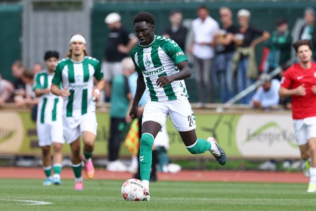 Ramiz Hamouda, SV Werder Bremen II, age 24, with the ball, single frame, full body, action, game scene, August 29, 2026, Bremen, Germany, soccer, Regionalliga Nord, SV Werder Bremen II vs. HSC Hannover xobx