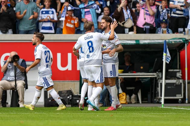 August 29, 2026, GER, Soccer, Men s, 3rd Division, 2026–2027 Season, MSV Duisburg vs. FC Würzburger Kickers, Lex Tyger Lobinger, Duisburg goal celebration, celebrating with his team after scoring the 1–0 goal, Duisburg Schauinsland Arena, North Rhine-Westphalia, Germany Copyright: xAdrianxSchlüterx