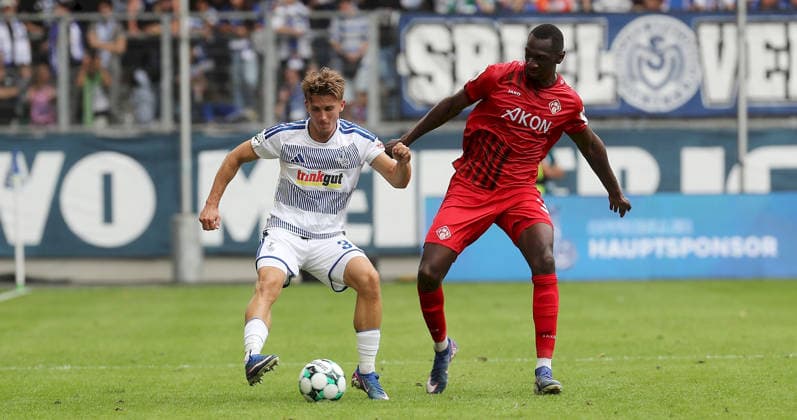 August 29, 2025, xfsx, Men s, Soccer, 2026–2027 Season, 3rd Division, Matchday 3: MSV Duisburg vs. FC Würzburger Kickers; from left: Patrick Sussek (MSV Duisburg), Tarsis Bonga (FC Würzburger Kickers); Duisburg, Schauinsland Reisen Arena, North Rhine-Westphalia, Germany