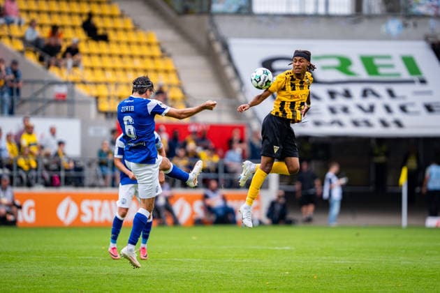 Ersin Zehir of SV Meppen, 6, and Nathan Bitumazala of Alemannia Aachen, 19, go for a header in the match between Alemannia Aachen and SV Meppen, soccer, 3. Liga, Matchday 3, 2026–2027 season, August 29, 2026 DFB regulations prohibit any use of photographs as image sequences and or quasi-video Alemannia Aachen vs. SV Meppen, soccer, 3rd Division, Matchday 3, 2026–2027 season, August 29, 2026, Aachen Copyright: xEibner-Pressefoto J.xDerondeaux EP_JDU