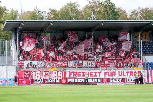 The traveling Ultras from SSV Jahn Regensburg are waving their flags in the fan section; visiting fans, visiting section, visitors, fan section, looking forward to the game; fans, audience, spectators, mood, atmosphere, stadium, August 29, 2026, Sinsheim, Germany, soccer, 3rd Division, TSG 1899 Hoffenheim II vs. SSV Jahn Regensburg, DFB and DFL regulations prohibit any use of photographs as image sequences and or quasi-video xozx