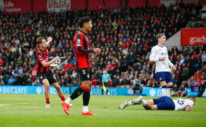 Alex Scott shoots to score the opening goal for AFC Bournemouth AFC Bournemouth v Everton, Premier League Football, Football, Vitality Stadium, Bournemouth, UK - 29 Aug 2026Bournemouth Vitality Stadium United Kingdom EDITORIAL USE ONLY No use with unauthorised audio, video, data, fixture lists, club league logos or live services. Online in-match use limited to 120 images, no video emulation. No use in betting, games or single club league player publications. Copyright: xMattxImpey Shutterstockx 17119015aw