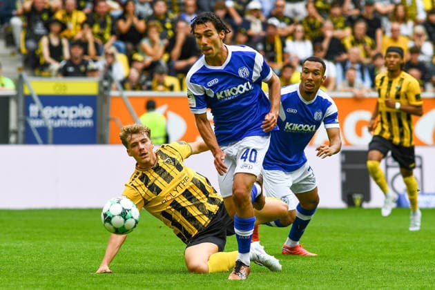 From left: Meiko Wäschenbach (Alemannia Aachen), 11; Niclas Nadj (SV Meppen), 40; one-on-one, duel, tackle, tackling, dynamism, action, 08 29 2026, Aachen, Germany, soccer, 3rd Division, TSV Alemannia Aachen vs. SV Meppen, soccer, 3rd Division, TSV Alemannia Aachen vs. SV Meppen, DFB and DFL regulations prohibit any use of photographs as image sequences and or quasi-video xmhx